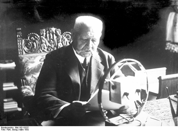 Reichspräsident Hindenburg kündigt per Radioansprache seine Kandidatur zur Wiederwahl an (1932) 